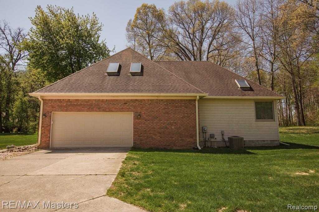 27178 John Drive, New Boston, MI 48164 — Photo 7