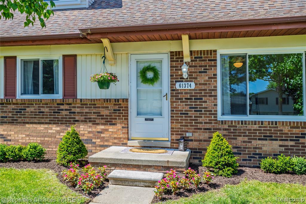 61374 Dean Drive, South Lyon, MI 48178 — Photo 4