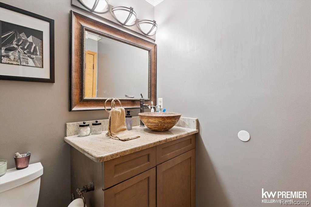 6421 Prairie Lawn Drive, Waterford, MI 48329 — Photo 15