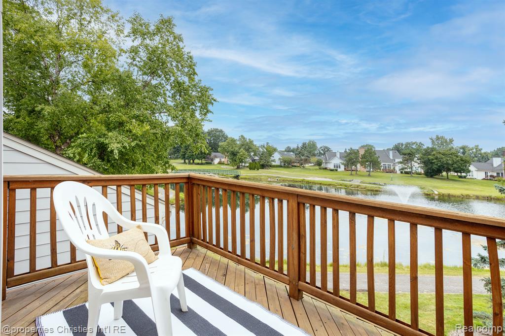 39514 Edgewater Dr, Northville, MI 48168 — Photo 28