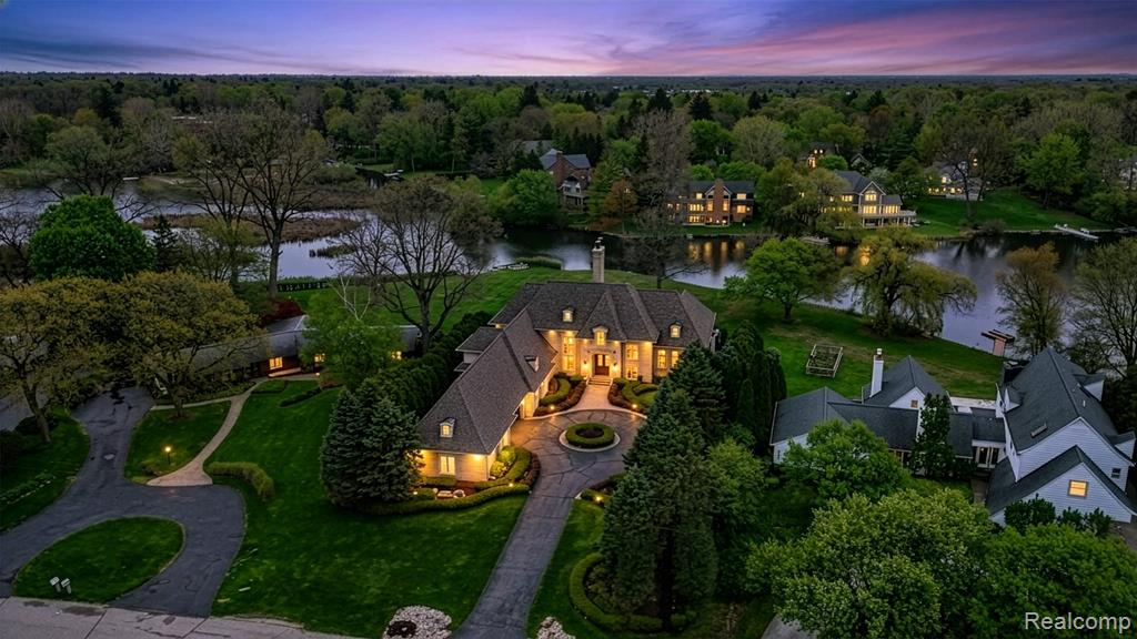 6265 Dakota Circle, Bloomfield Hills, MI 48301 — front exterior