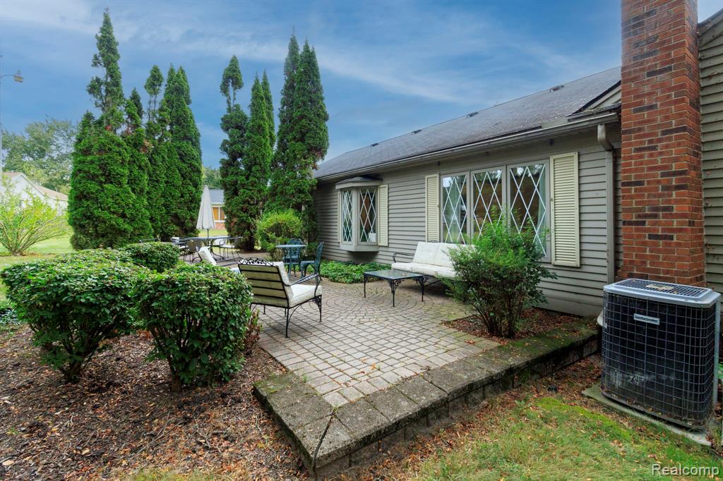 830 Croydon Road, Rochester Hills, MI 48309 — Photo 16