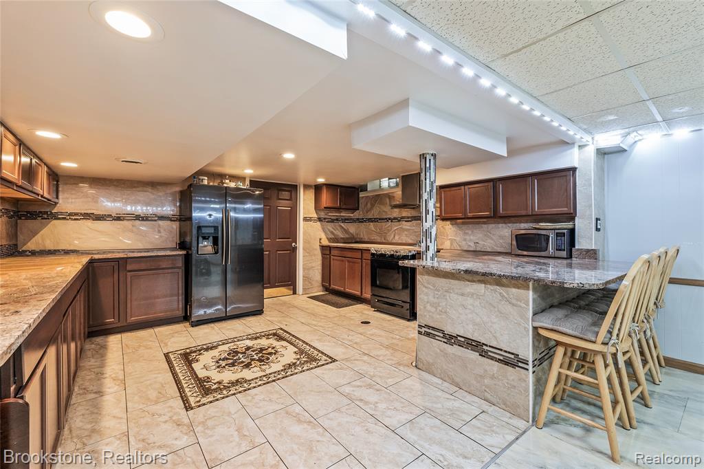 6921 Robindale Avenue, Dearborn Heights, MI 48127 — Photo 26