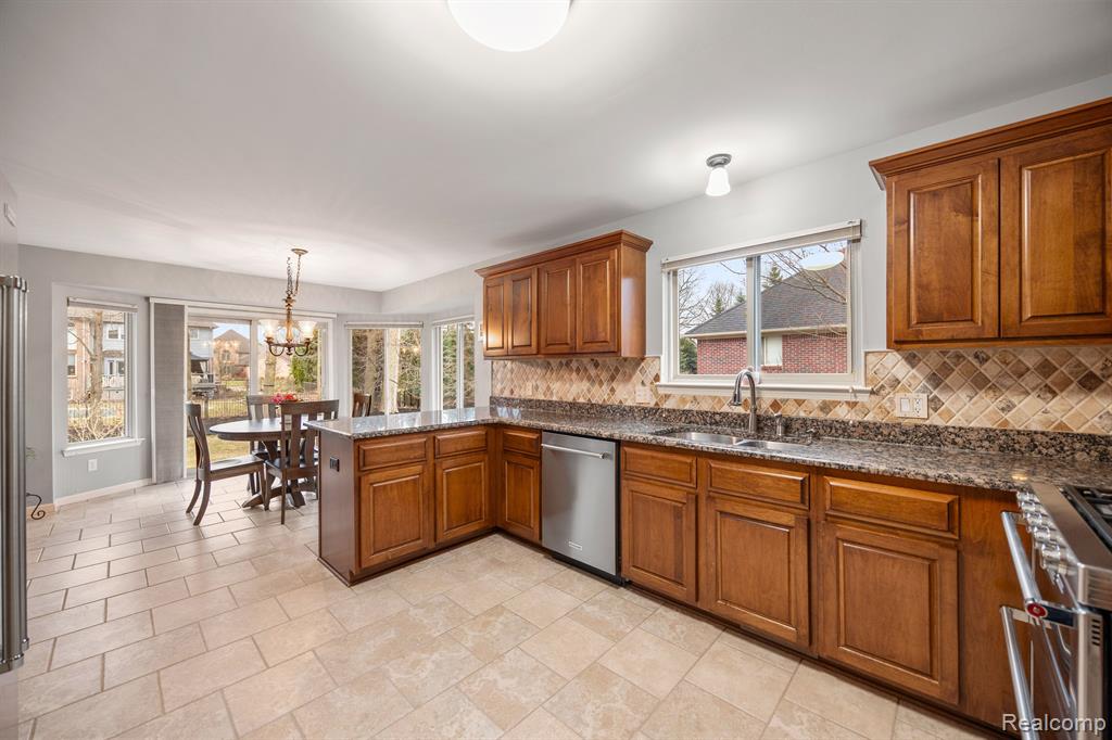 54652 White Spruce Lane, Shelby Twp, MI 48315 — Photo 16