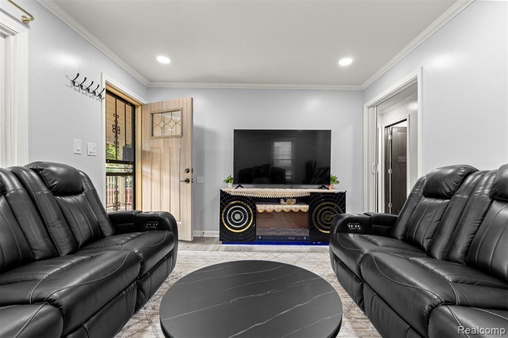 6365 Warwick Street, Detroit, MI 48228 — Photo 8