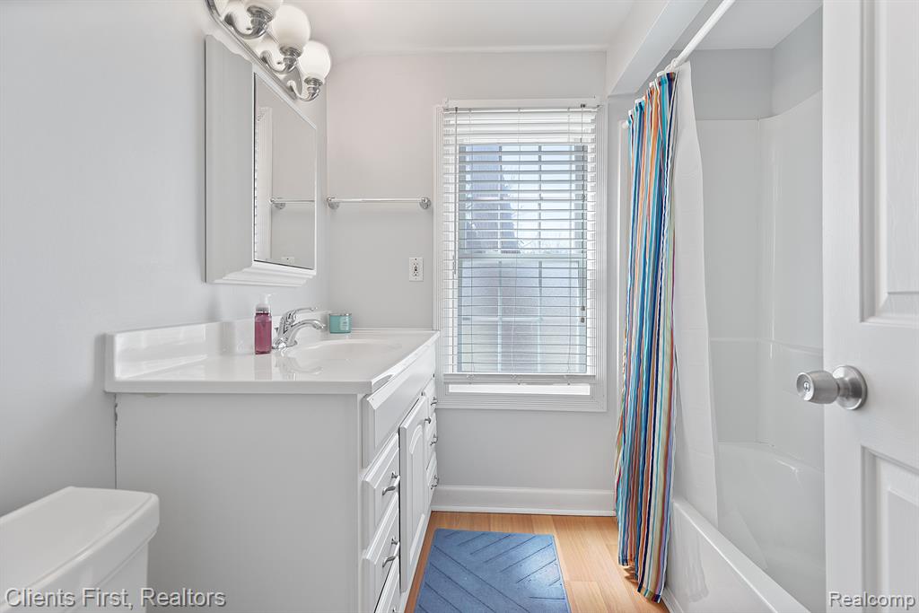 9350 BYROMAR Lane, Grosse Ile, MI 48138 — Photo 33