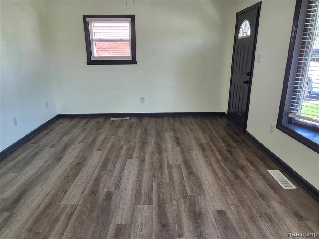 18570 Matthews Street, Riverview, MI 48193 — Photo 8