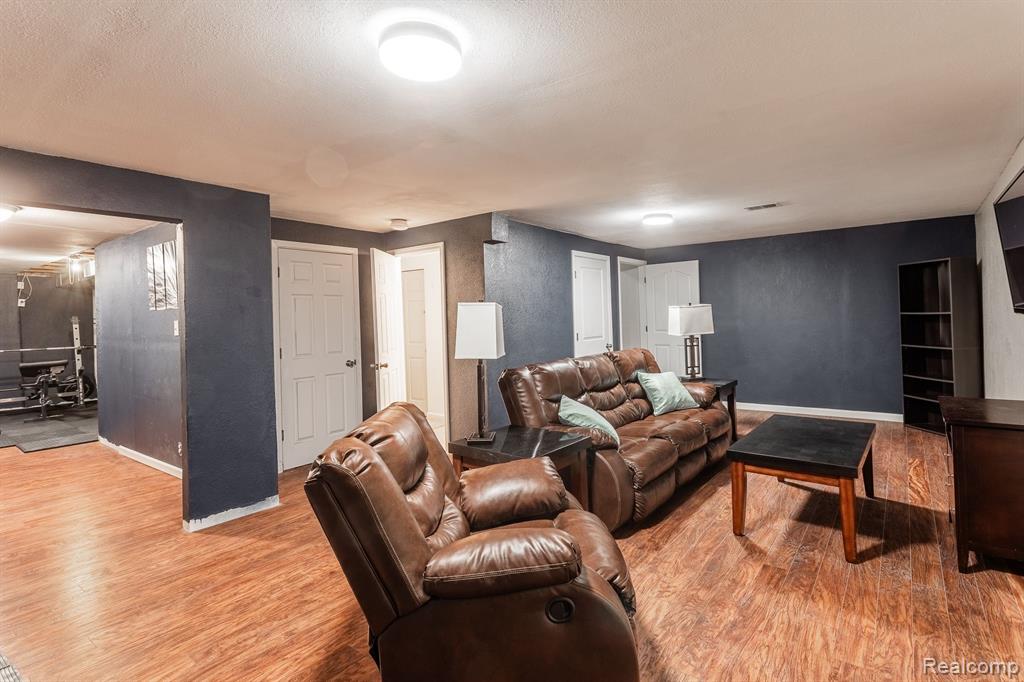 8472 FARM Lane, Ypsilanti, MI 48197 — Photo 28
