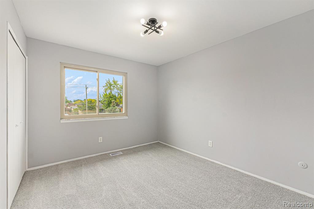 4325 Fox Hill Drive, Sterling Heights, MI 48310 — Photo 14