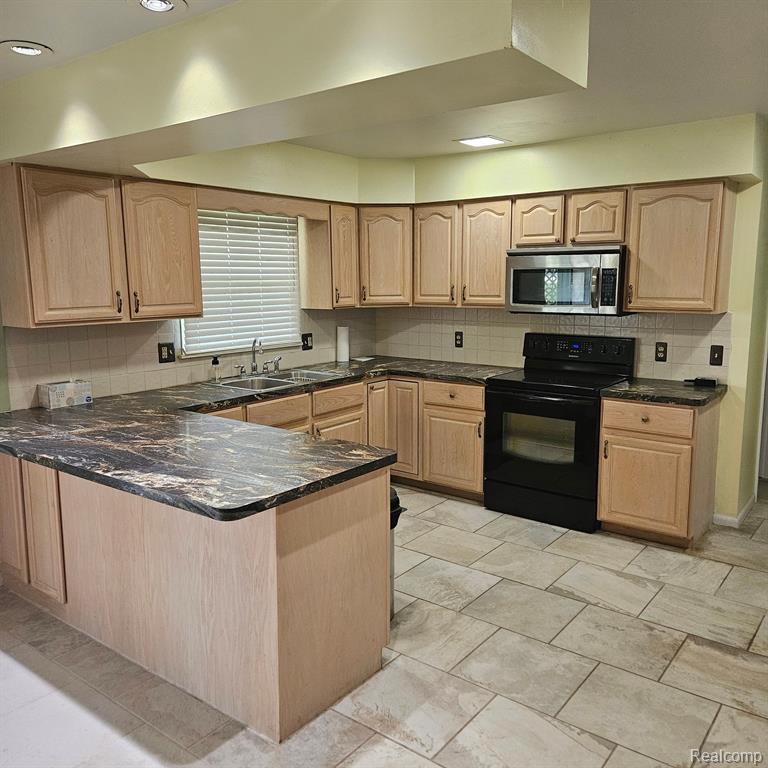 9233 SMITHS CREEK Road, Wales, MI — Photo 5