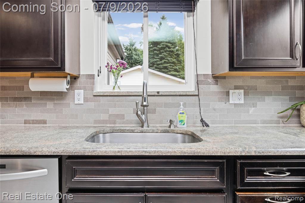 42118 Villanova Drive, Sterling Heights, MI 48313 — Photo 18