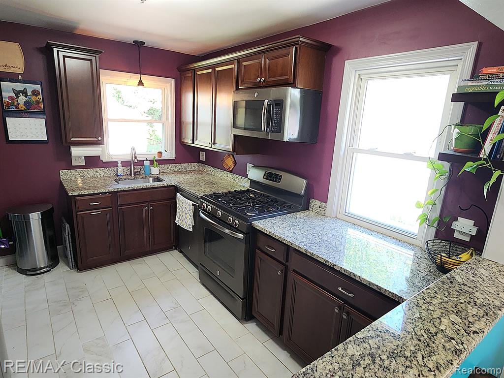 621 SYMES Avenue, Royal Oak, MI 48067 — Photo 11