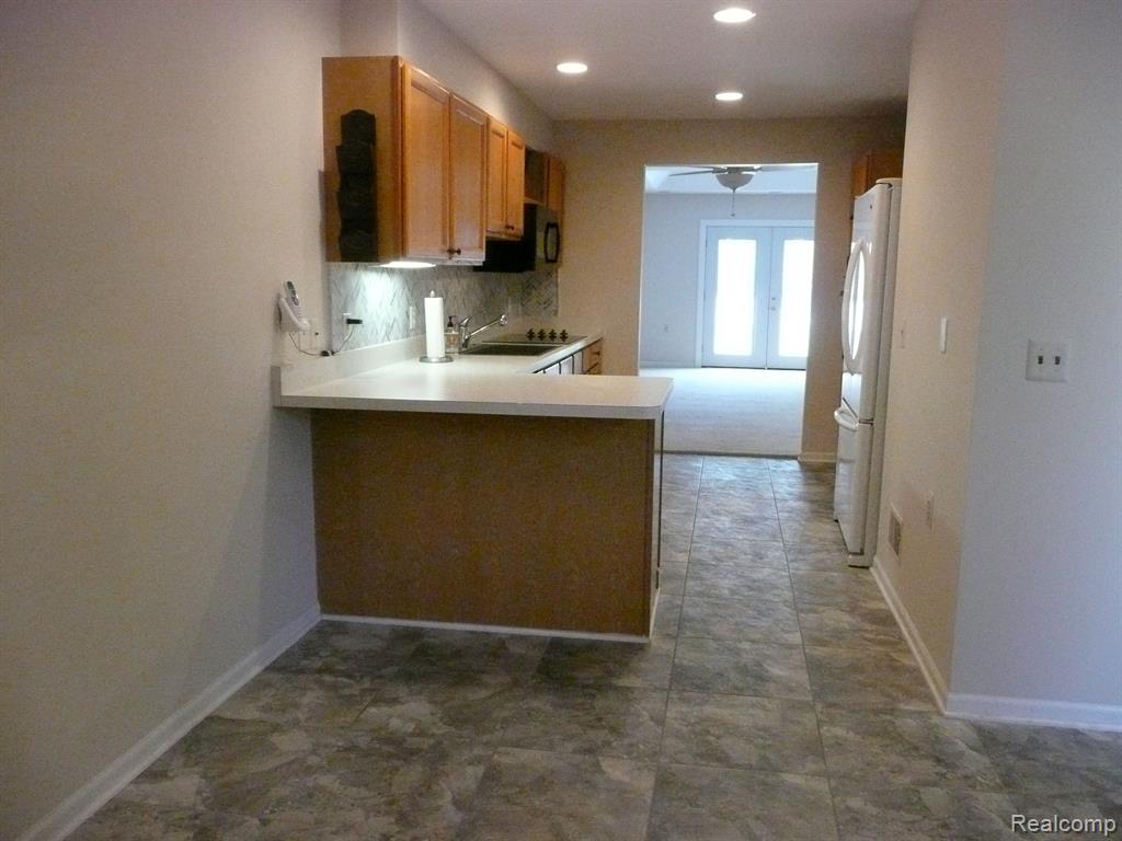 21372 MULBERRY Court, Farmington Hills, MI 48336 — Photo 6