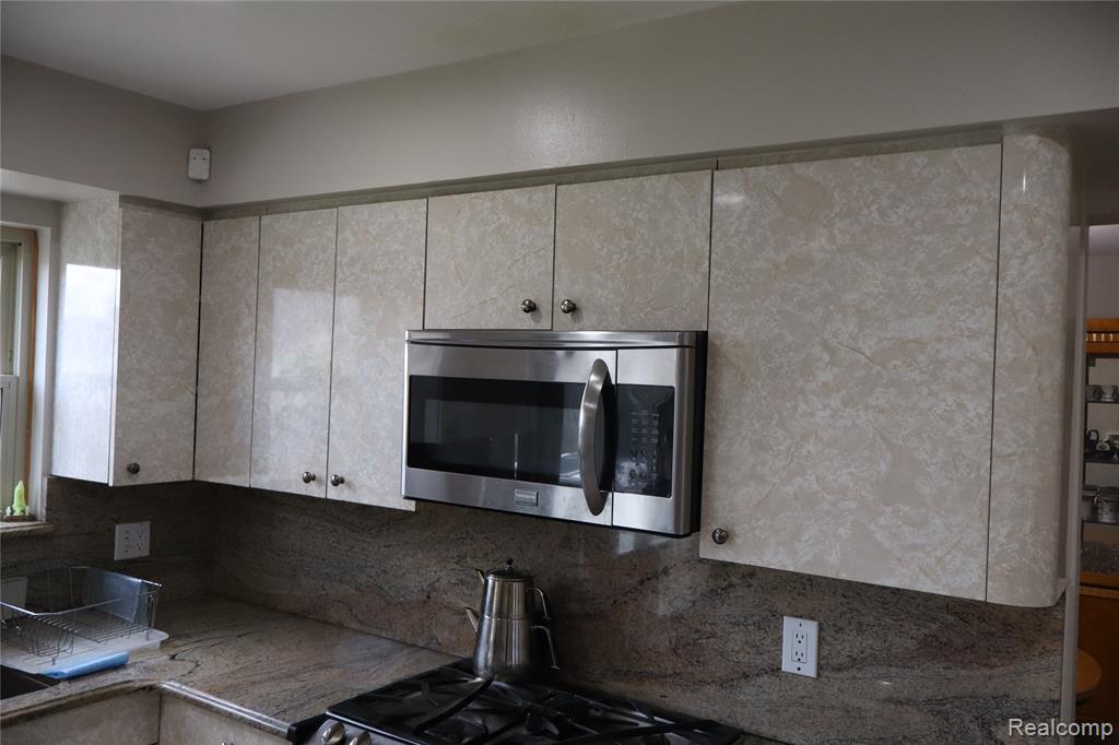 39552 Forbes Drive, Sterling Heights, MI 48310 — Photo 22