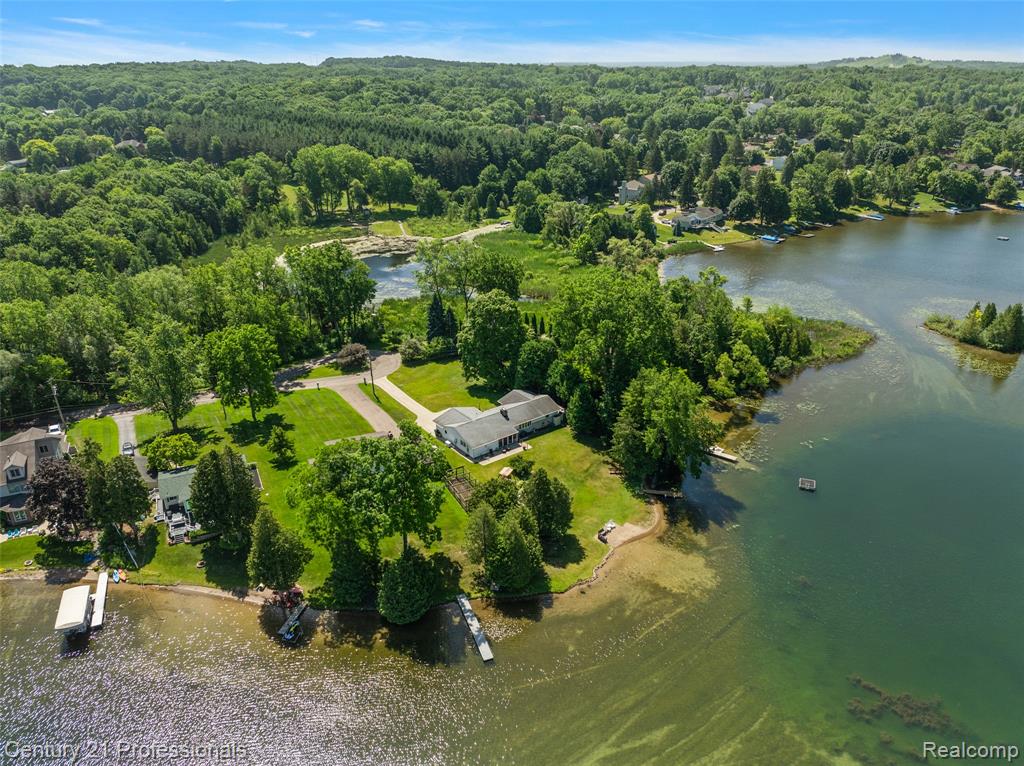 9311 Whipple Shores Drive, Clarkston, MI 48348 — Photo 32