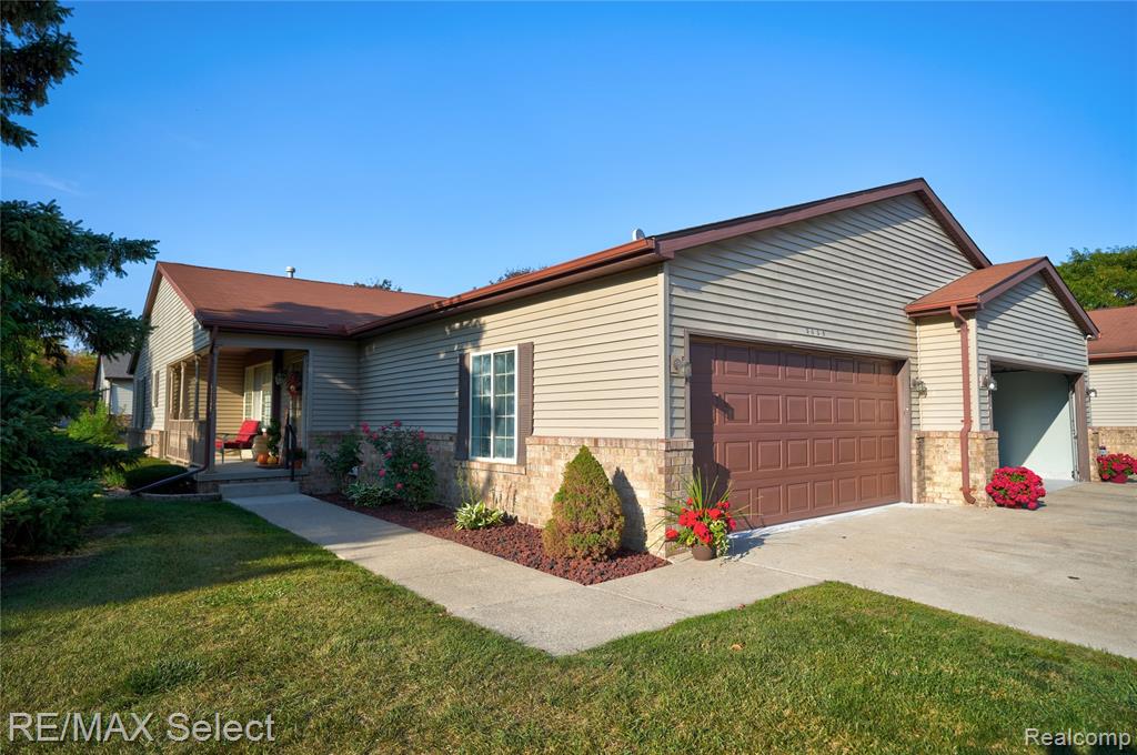 5059 Sandalwood Drive, Grand Blanc, MI 48439 — Photo 2