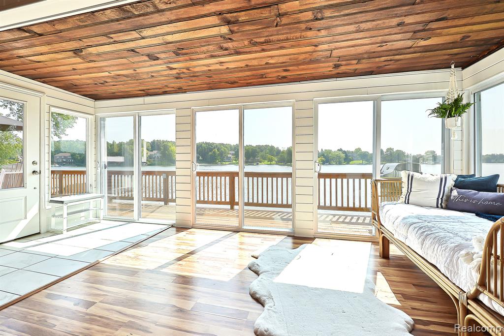 8453 WOODLAND SHORE Drive, Brighton, MI 48114 — Photo 6