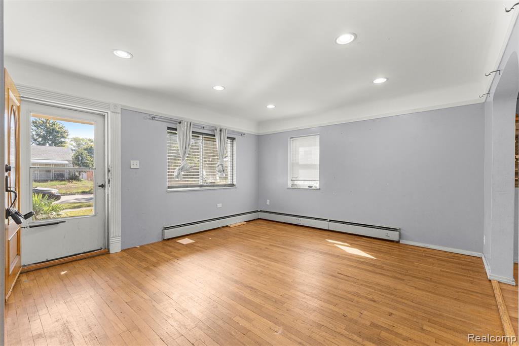6043 N Vernon Street, Dearborn Heights, MI 48127 — Photo 3