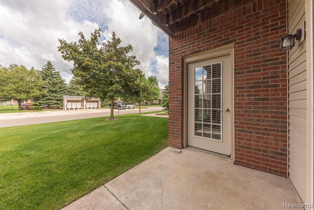 8106 CHESAPEAKE Circle, Walled Lake, MI 48390 — Photo 6