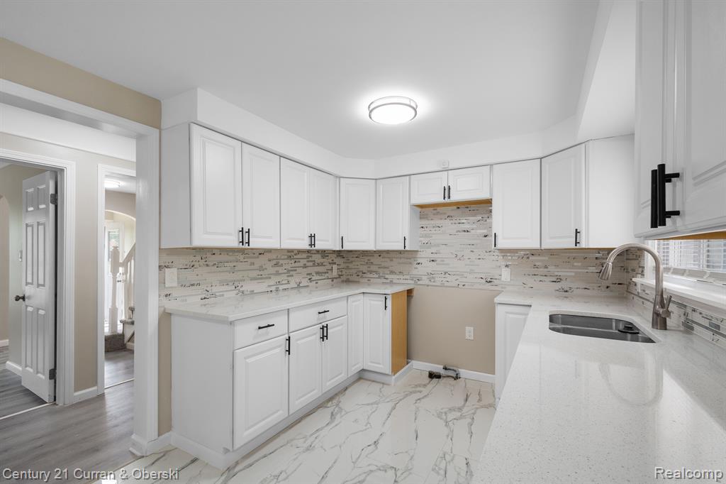 8771 E OUTER Drive, Detroit, MI 48213 — Photo 17