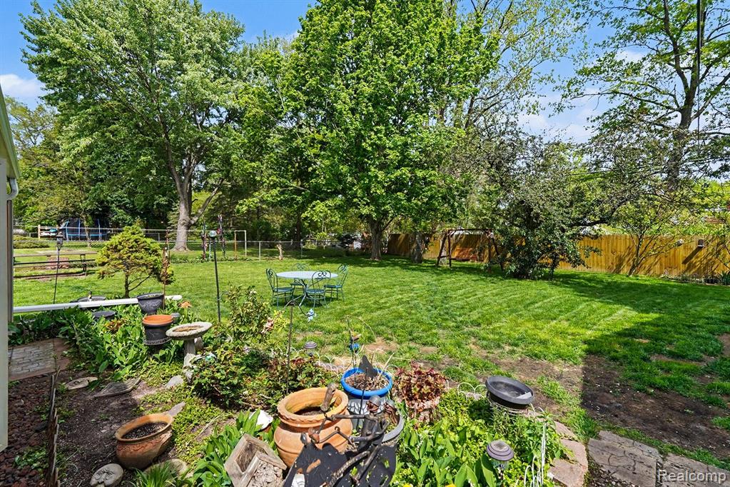 5830 Eldridge Drive, Waterford, MI 48327 — Photo 25