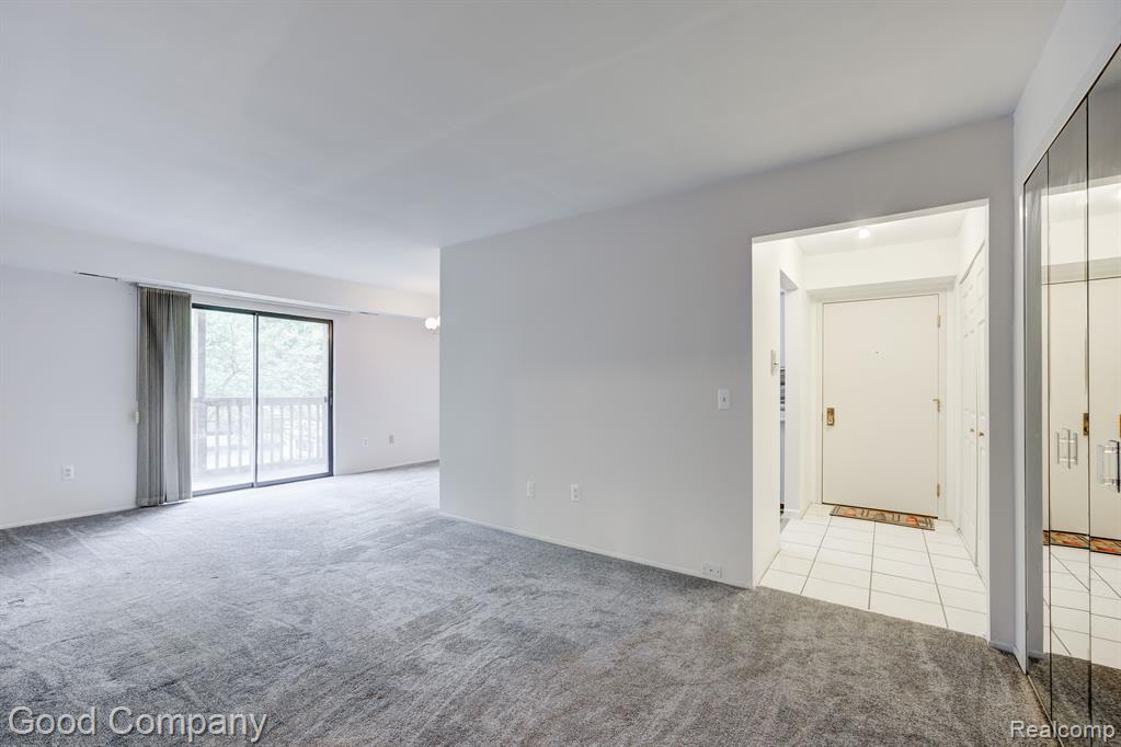 30056 W 12 MILE Road, 79, Farmington Hills, MI 48334 — Photo 3