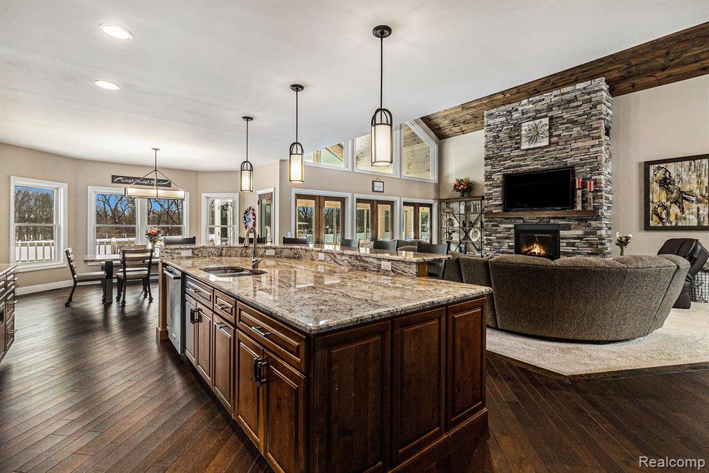 7196 MANOR Lane, Fowlerville, MI 48836 — Photo 11