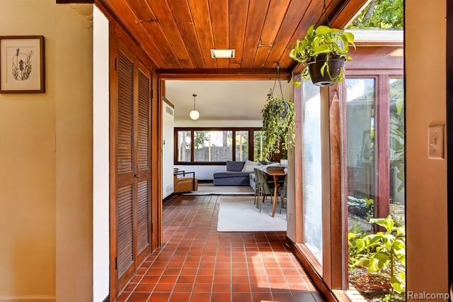 921 Raymond Street - Photo 3