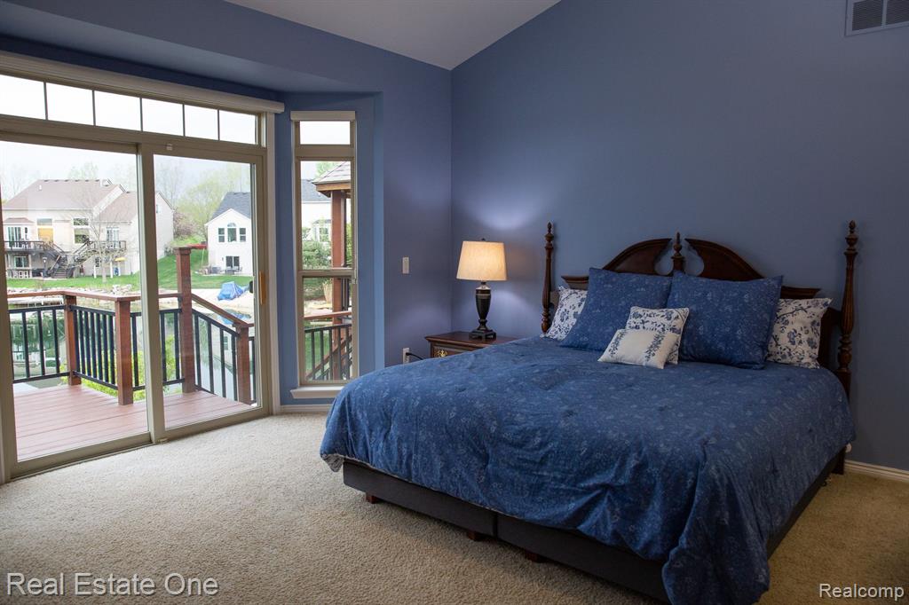 906 W PENINSULA, Oxford, MI 48371 — Photo 16