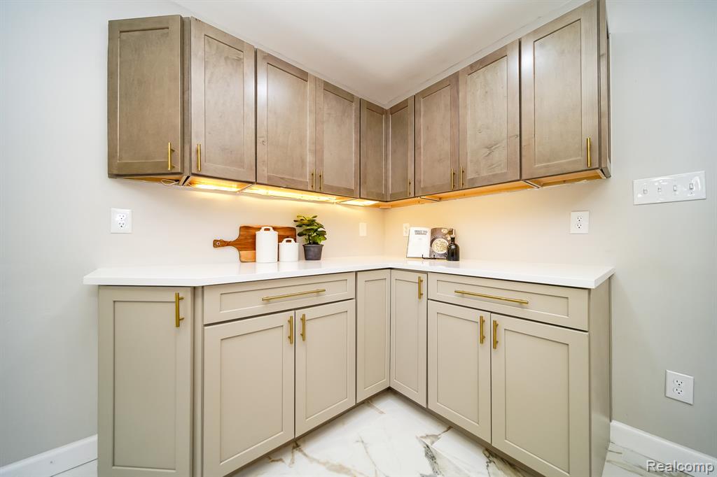19041 Bungalow Drive, Lathrup Village, MI 48076 — Photo 30