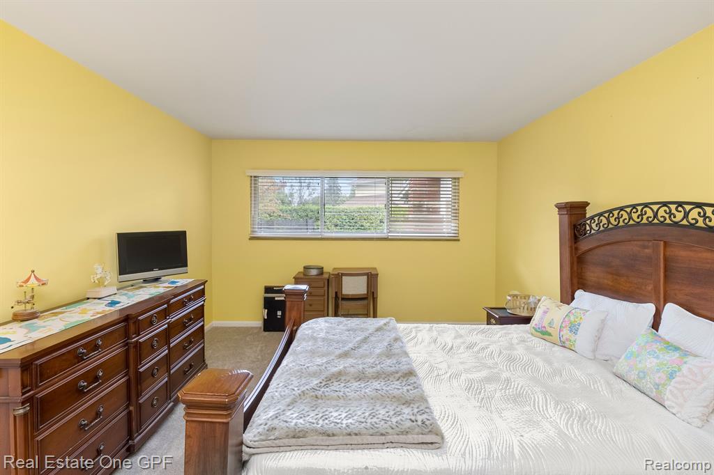 60 MOORLAND Drive, Grosse Pointe Shores, MI 48236 — Photo 34