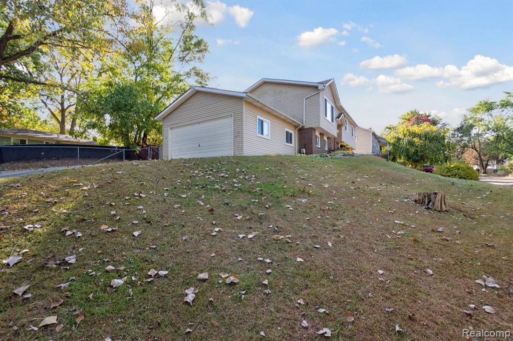 655 FERNDALE Avenue, Lake Orion, MI 48362 — Photo 33