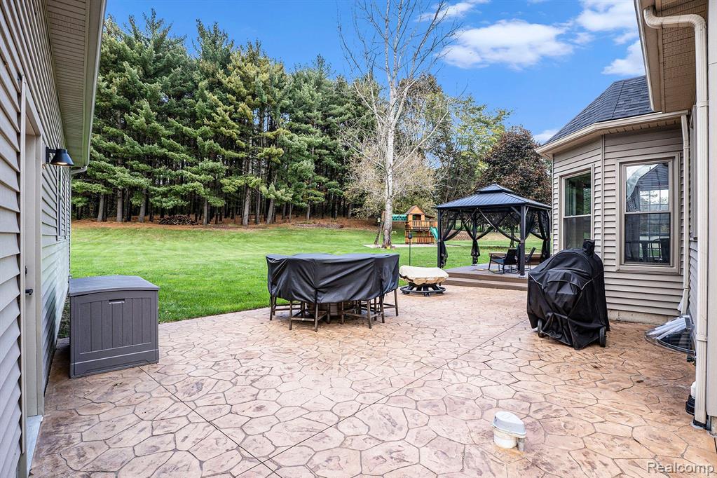 5489 Pine Lake Drive, Brighton, MI 48116 — Photo 30