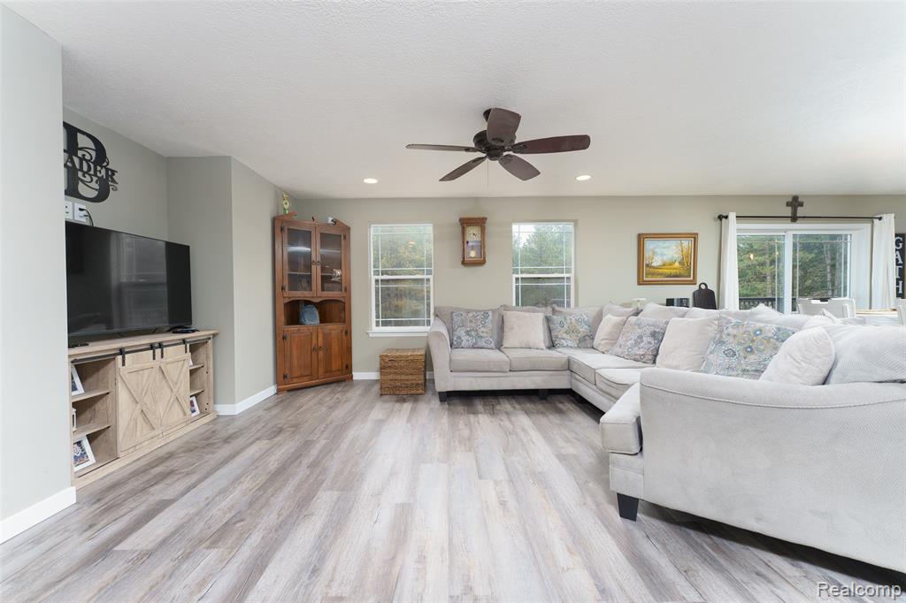7047 Bennington Greens Drive, Owosso, MI 48867 — Photo 10