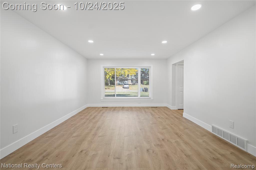 4427 Westover Drive, West Bloomfield, MI 48323 — Photo 27