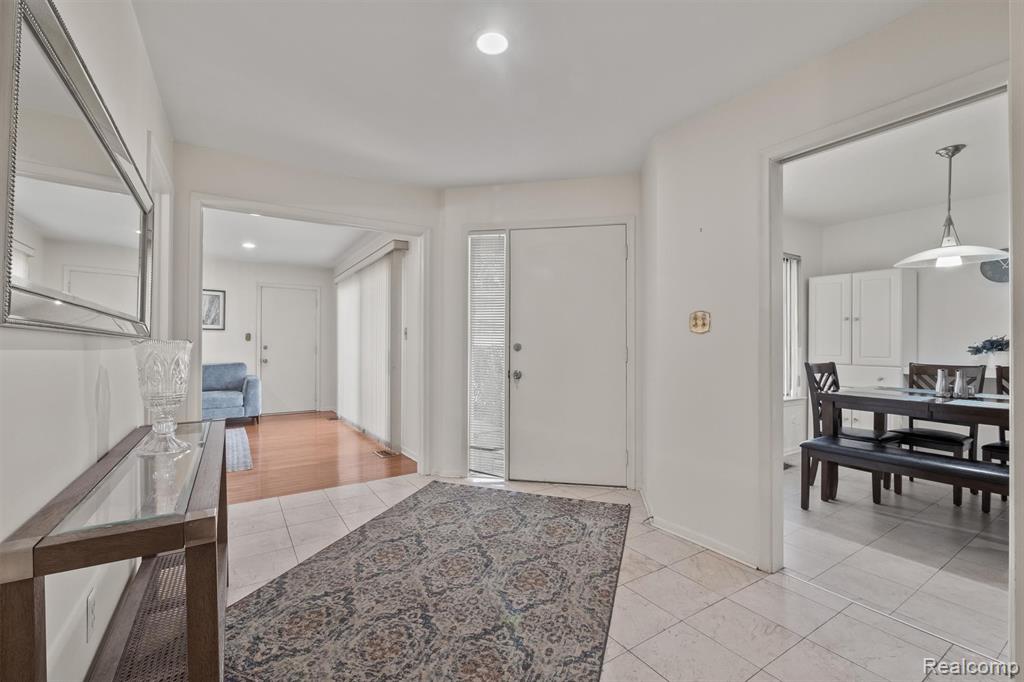 7114 Pebble Park Drive, West Bloomfield, MI — Photo 3