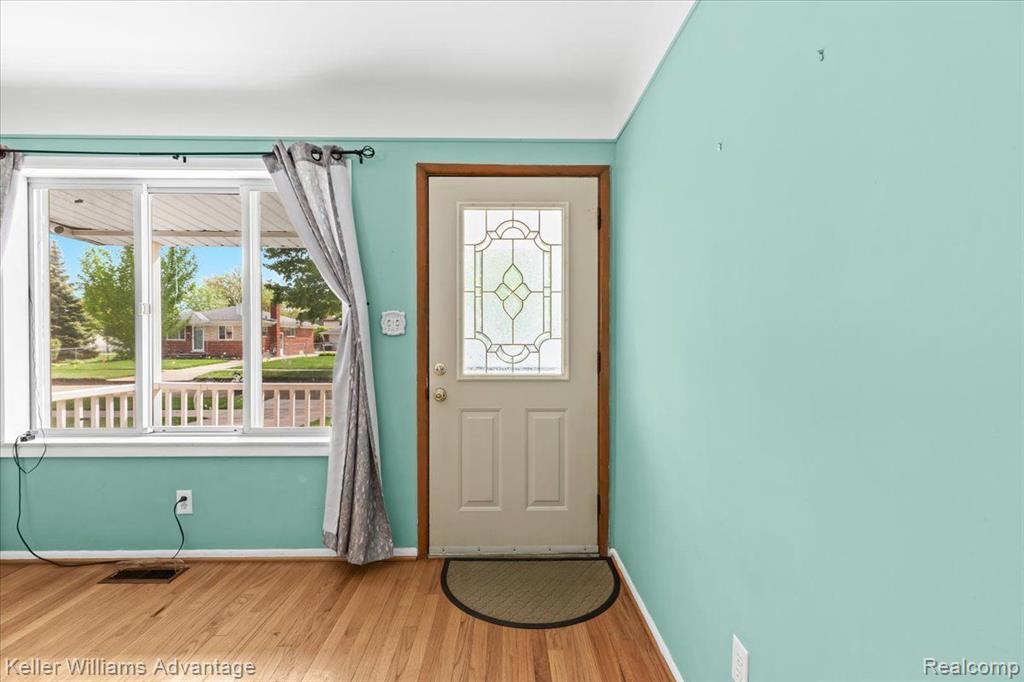 4050 MAYFAIR Street, Dearborn Heights, MI 48125 — Photo 5