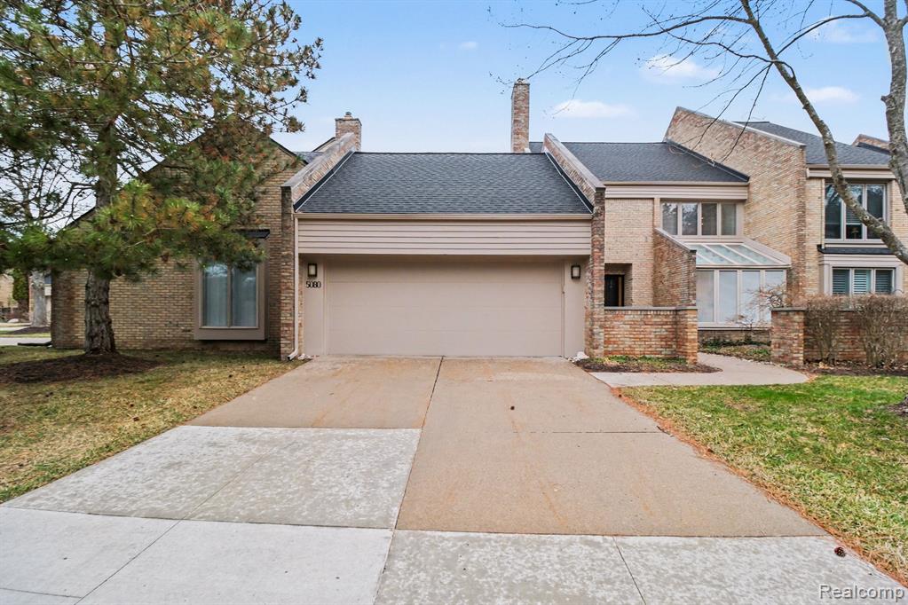 5080 Mirror Lake Court, West Bloomfield, MI 48323 — Photo 2