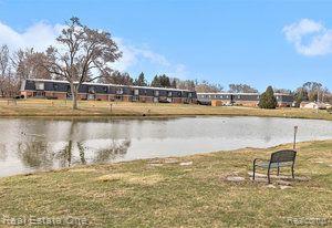 1814 COLONIAL VILLAGE Way, 2, Waterford, MI 48328 — Photo 13