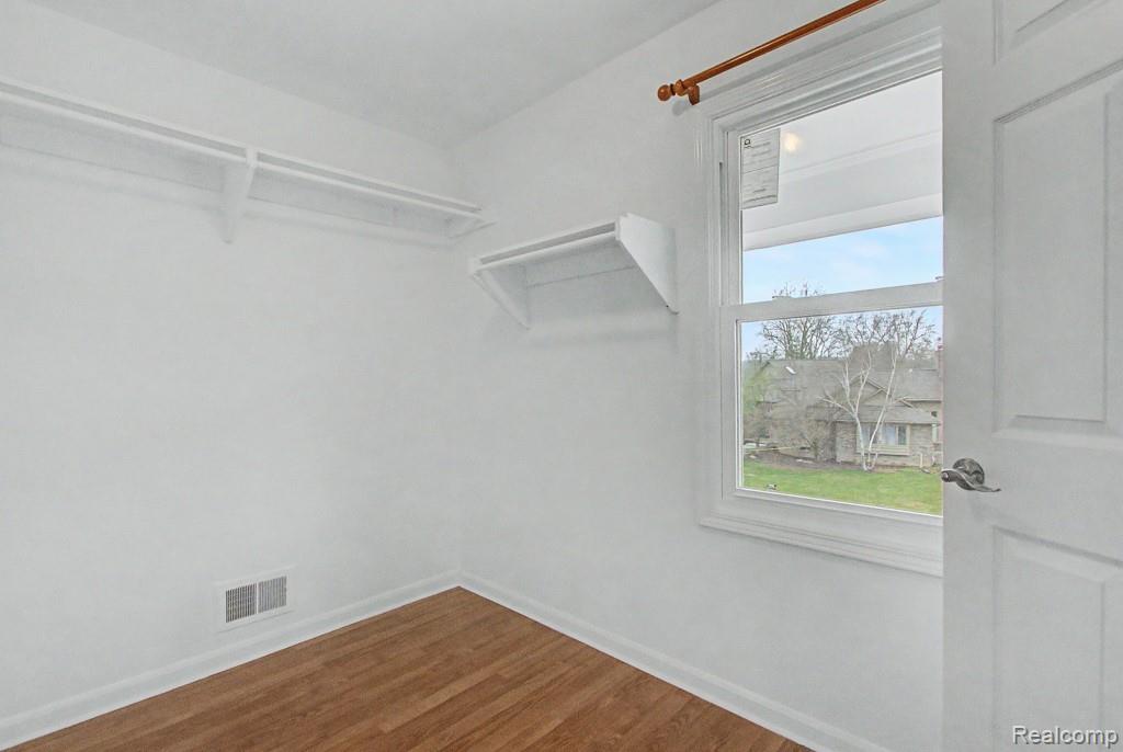 5394 Pond Bluff Drive, West Bloomfield, MI 48323 — Photo 24