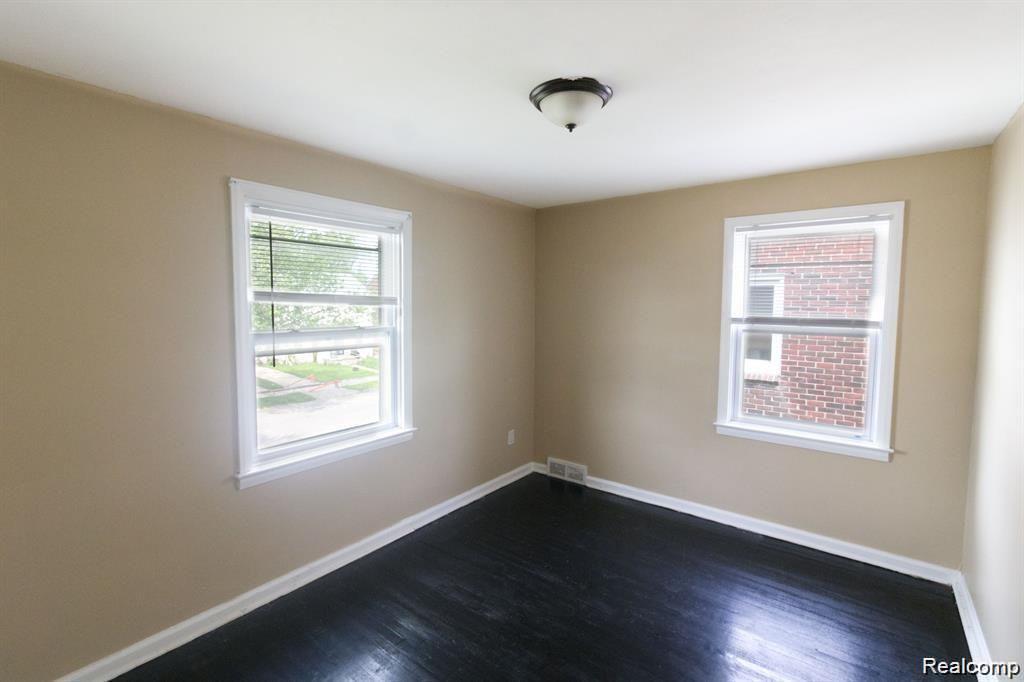 15470 MAPLERIDGE Street, Detroit, MI 48205 — Photo 13