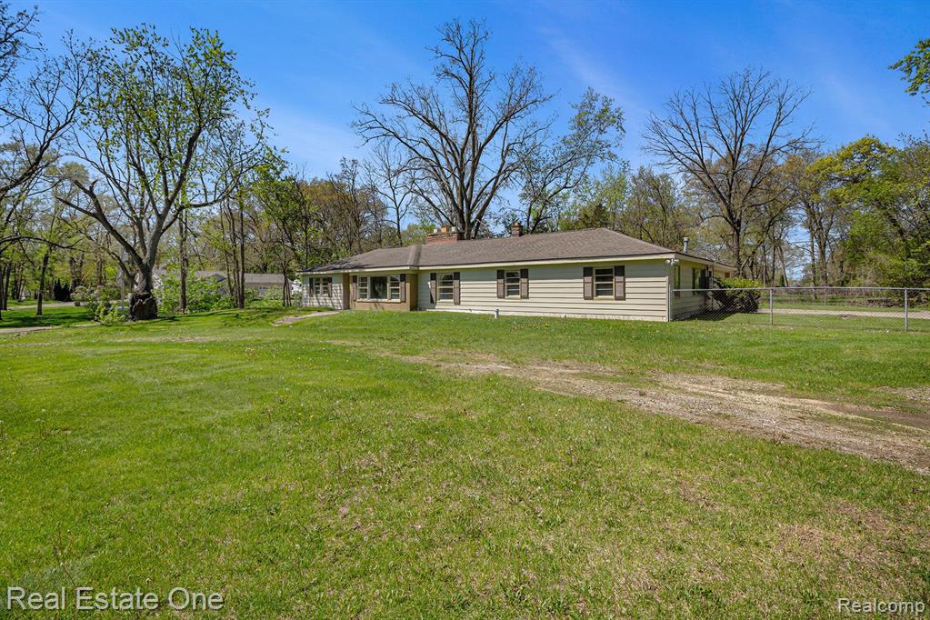 4001 N DUCK LAKE Road, Highland, MI 48356 — Photo 2
