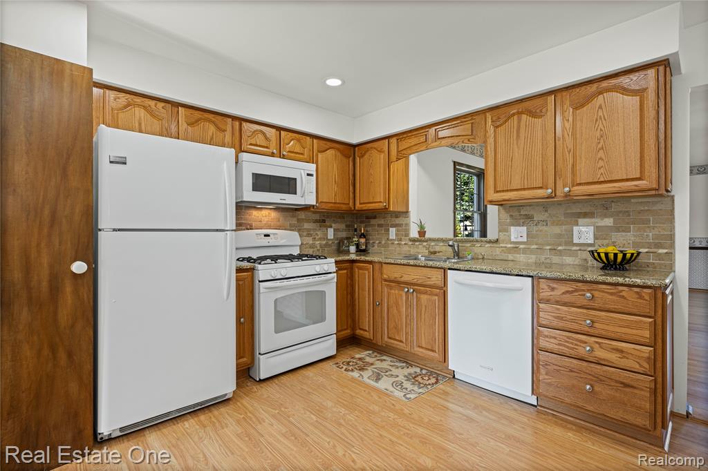 48374 Cardinal Street, Shelby Twp, MI 48317 — Photo 13
