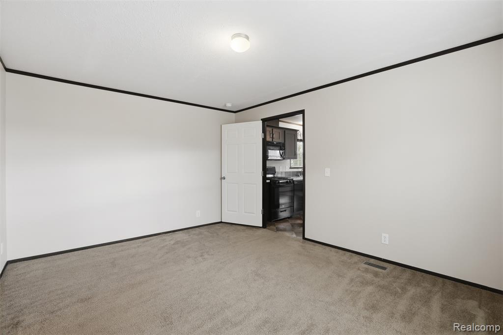 807 Swan Street, Rochester Hills, MI 48309 — Photo 13