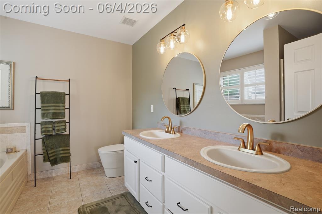 8605 Vista Court, Westland, MI — Photo 22