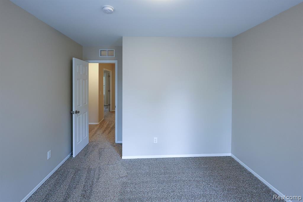 25151 GREENBROOKE Drive, Southfield, MI 48033 — Photo 25