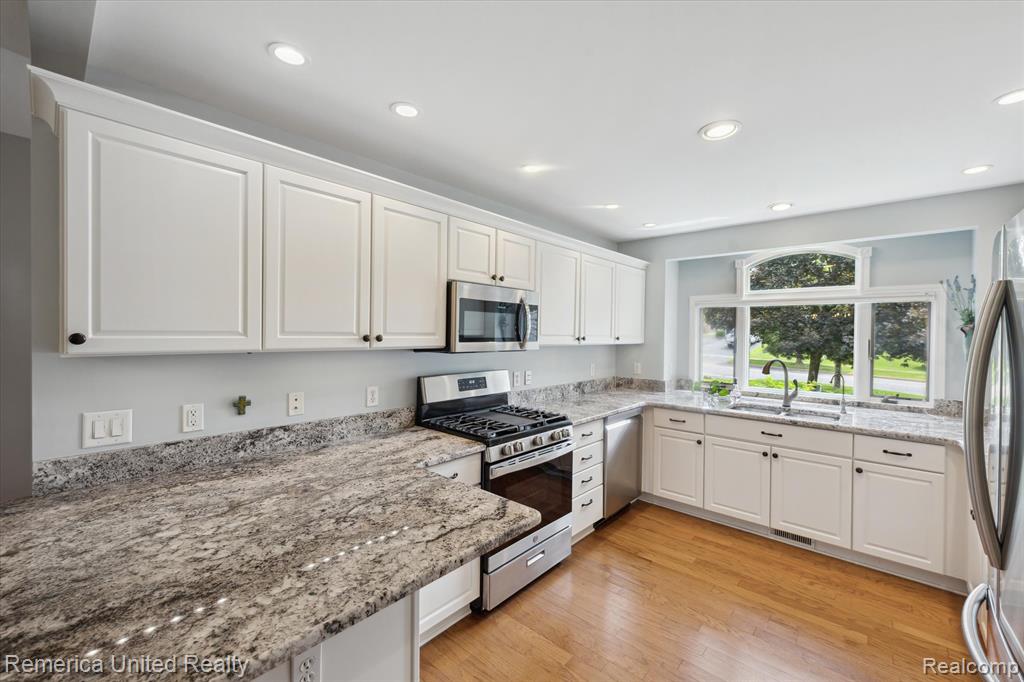 1317 PEPPERGROVE Drive, Brighton, MI 48116 — Photo 18