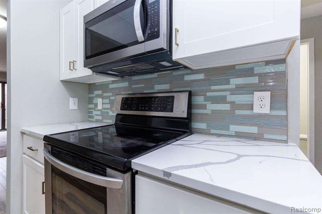 5866 VASSAR, West Bloomfield, MI — Photo 20