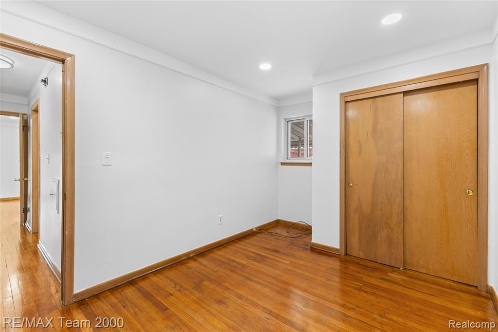 8551 Rockland Street, Dearborn Heights, MI 48127 — Photo 25