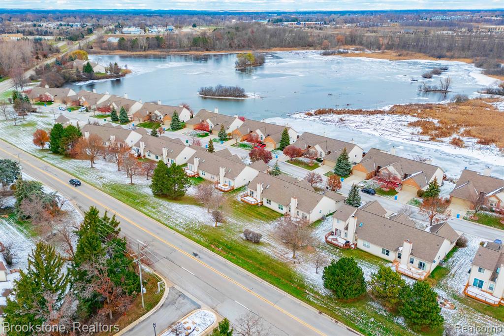 265 SHORE BROOK Lane, Walled Lake, MI 48390 — Photo 36